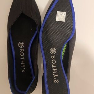 Rothy’s point black